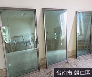 修理門窗師傅在台南歸仁區提供玻璃訂製服務