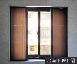 修理門窗師傅在台南歸仁區提供訂製摺疊紗窗、隱形紗窗服務